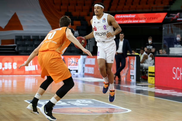 在场上不断 在场上不断